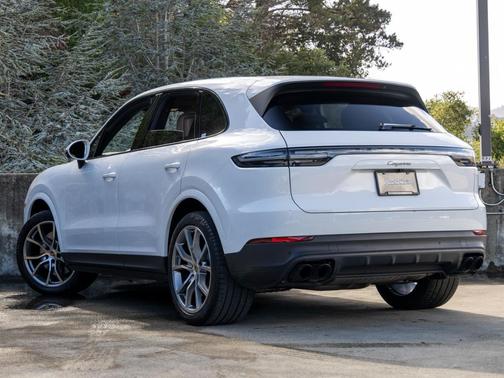2022 Porsche Cayenne Platinum Edition