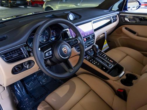 2026 Porsche Macan 