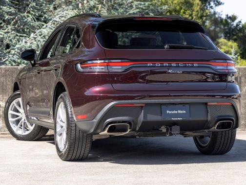Copper Ruby Metallic 2026 Porsche Macan Macan