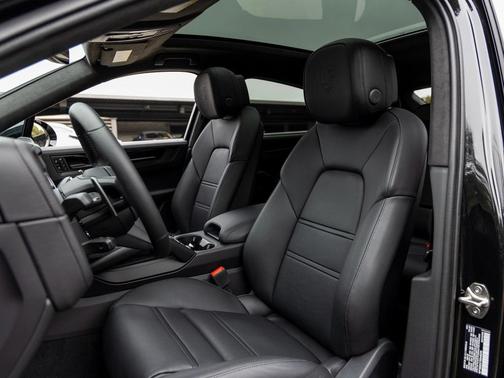 2025 Porsche Cayenne GTS