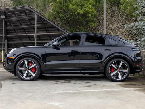 2025 Porsche Cayenne GTS