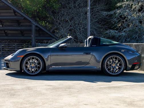 2022 Porsche 911 Targa 4S