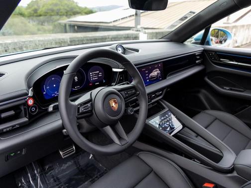 2025 Porsche Macan 4S