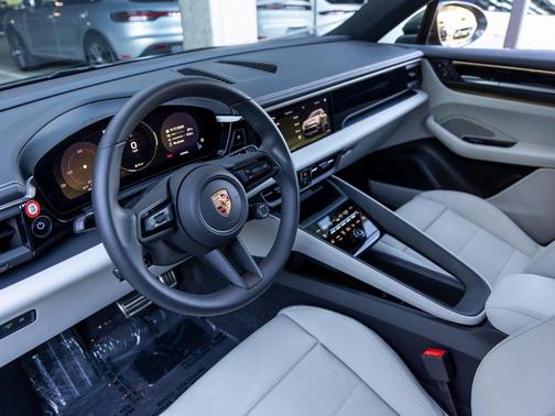2025 Porsche Macan 4S