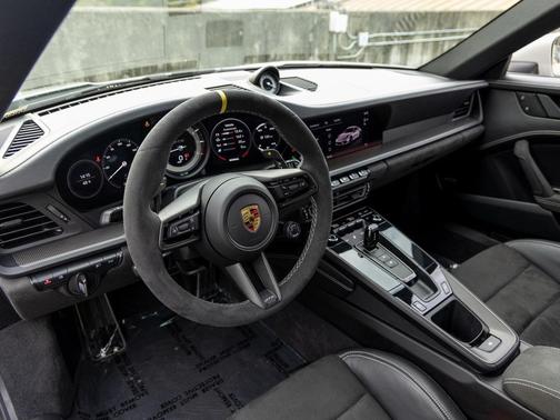 2022 Porsche 911 Carrera GTS