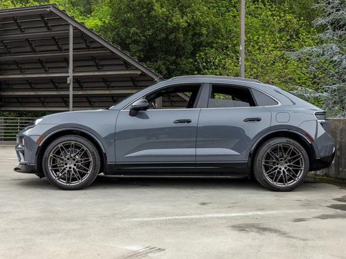 Slate Grey Neo 2025 Porsche Macan Macan Electric Turbo