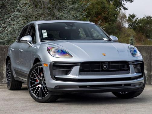 Dolomite Silver Metallic 2026 Porsche Macan Macan