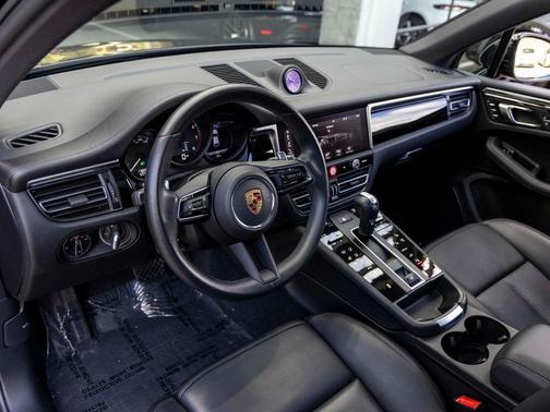 2023 Porsche Macan T