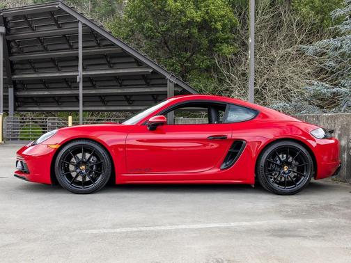 2025 Porsche 718 Cayman GTS 4.0