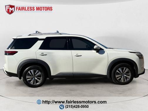 2022 Nissan Pathfinder SL 4WD