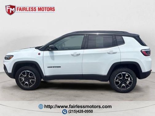 Bright White Clearcoat 2025 Jeep Compass Trailhawk