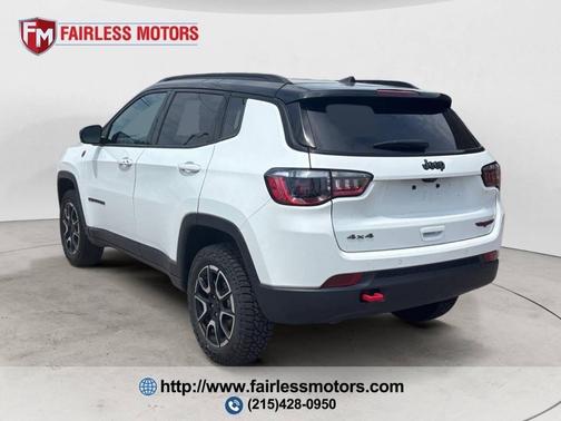 Bright White Clearcoat 2025 Jeep Compass Trailhawk