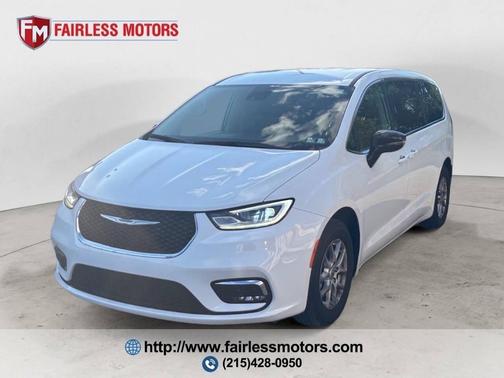 Bright White Clearcoat 2024 Chrysler Pacifica Touring L