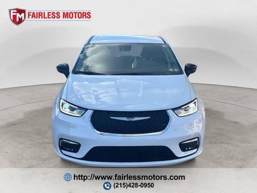 Bright White Clearcoat 2024 Chrysler Pacifica Touring L