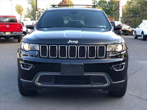 Diamond Black Crystal Pearlcoat 2017 Jeep Grand Cherokee Limited