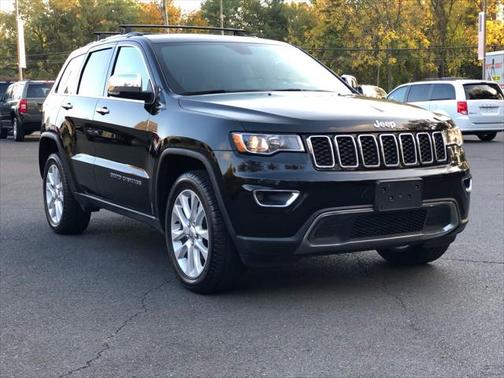 Diamond Black Crystal Pearlcoat 2017 Jeep Grand Cherokee Limited