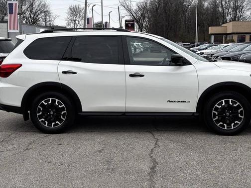 2019 Nissan Pathfinder SL