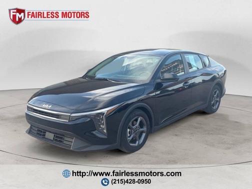 Aurora Black Pearl 2025 Kia K4 LXS