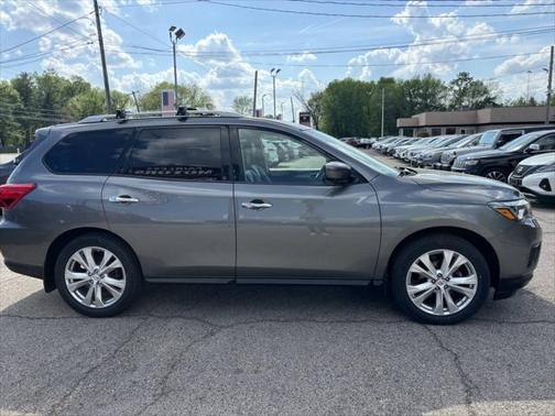 2019 Nissan Pathfinder SL