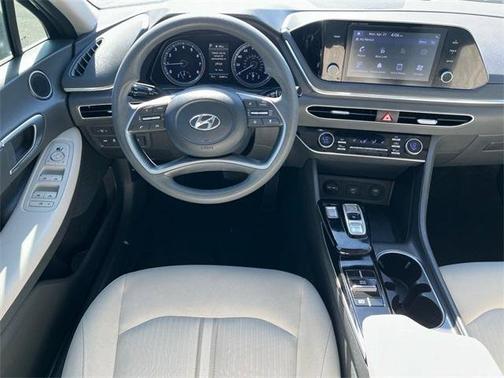 2022 Hyundai SONATA SEL