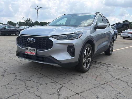 Iconic Silver Metallic 2024 Ford Escape Platinum