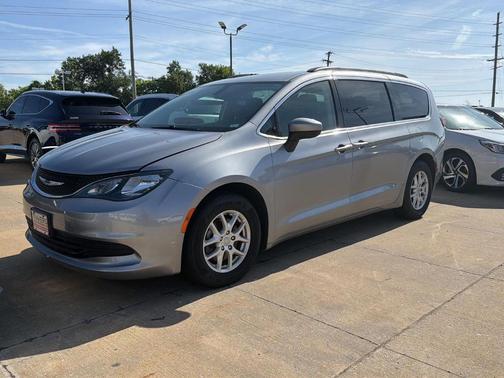 Billet Silver Metallic Clearcoat 2020 Chrysler Voyager LXI