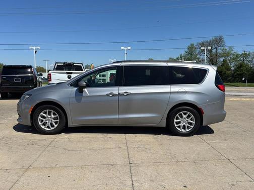 Billet Silver Metallic Clearcoat 2020 Chrysler Voyager LXI