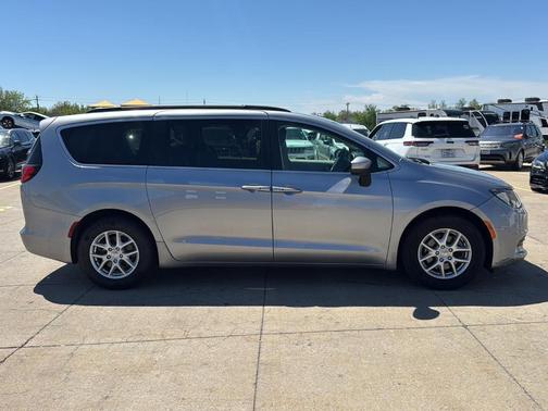 Billet Silver Metallic Clearcoat 2020 Chrysler Voyager LXI