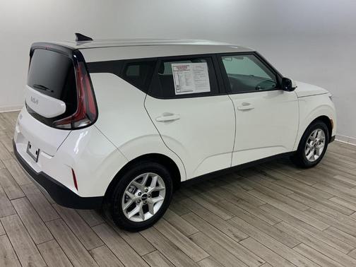 Snow White Pearl 2025 Kia Soul LX
