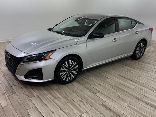 Brilliant Silver Metallic 2024 Nissan Altima 2.5 SV