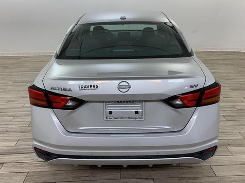 Brilliant Silver Metallic 2024 Nissan Altima 2.5 SV