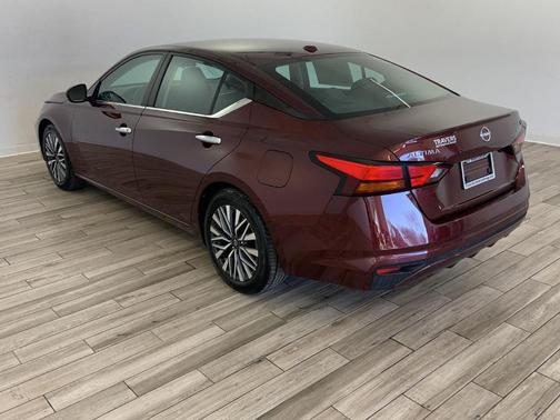 Garnet Pearl Me 2024 Nissan Altima 2.5 SV