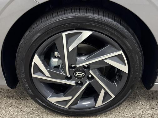 2025 Hyundai ELANTRA HEV Limited