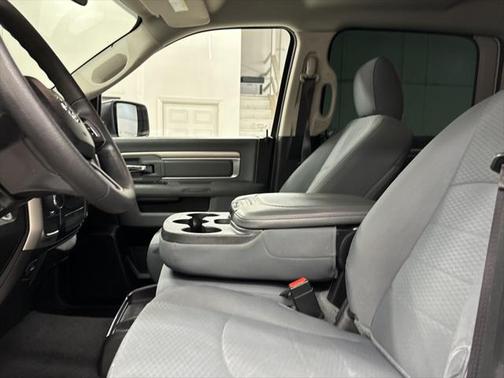 2019 RAM 1500 SLT