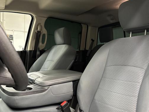 2019 RAM 1500 SLT