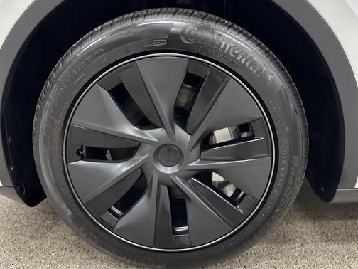 2025 Tesla Model Y Long Range Dual Motor All-Wheel Drive