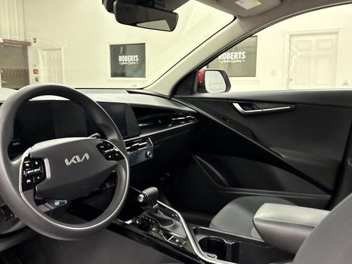 2023 Kia Niro LX