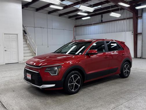 2023 Kia Niro LX