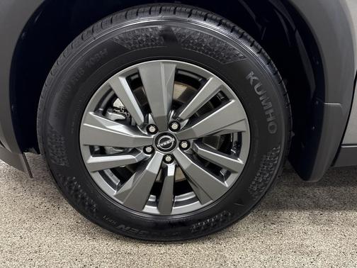 2024 Nissan Pathfinder S 4WD
