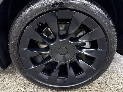 2024 Tesla Model Y Long Range Dual Motor All-Wheel Drive