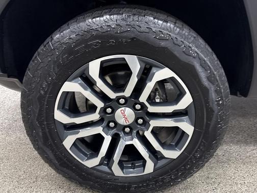 2024 GMC Canyon AT4
