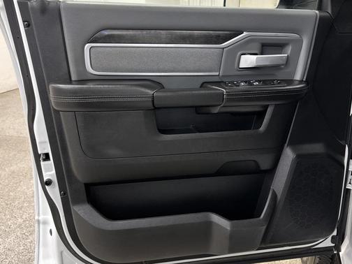 2022 RAM 2500 Big Horn Crew Cab 4x4 6'4' Box