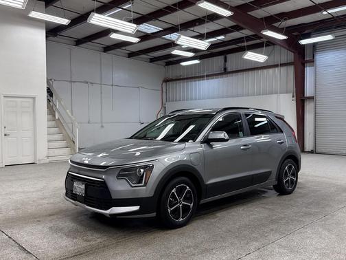 2025 Kia Niro Plug-In Hybrid EX