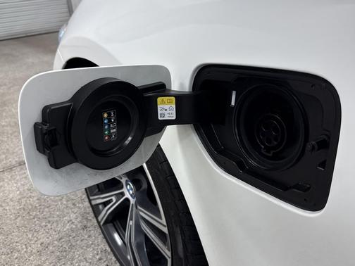 2023 BMW 330e Base