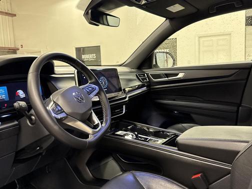 2024 Volkswagen Atlas Cross Sport 2.0T SEL