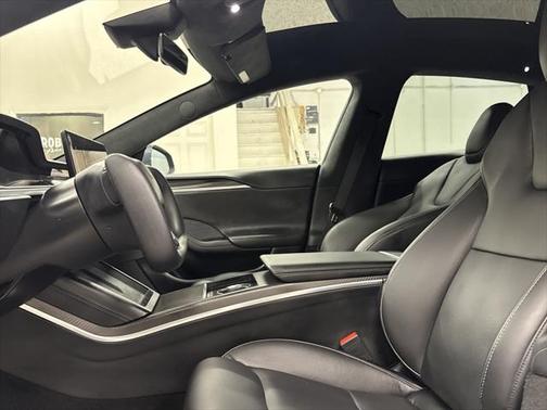 2022 Tesla Model S Plaid