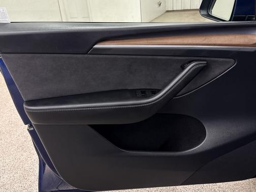 2024 Tesla Model Y Long Range Dual Motor All-Wheel Drive