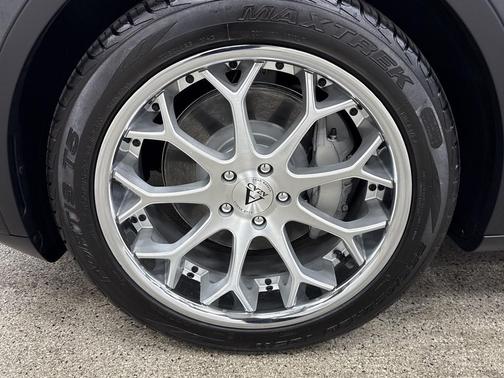 2024 Tesla Model Y Base