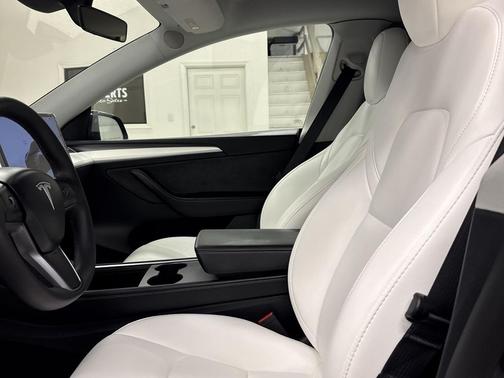 2024 Tesla Model Y Base