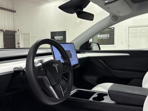 2024 Tesla Model Y Base